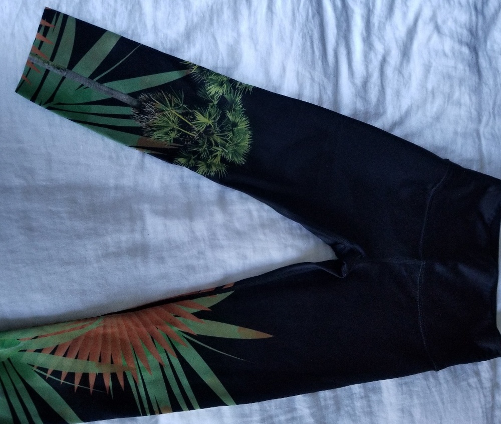 Noli yoga capri pants